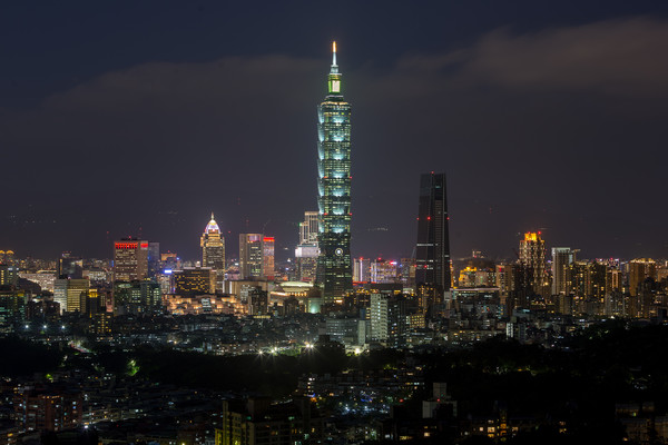 ▲▼台灣光環境「台北101」因架起的大型網燈，在頒獎前臨時被取消獲獎資格。（圖／十聿照明設計授權提供）