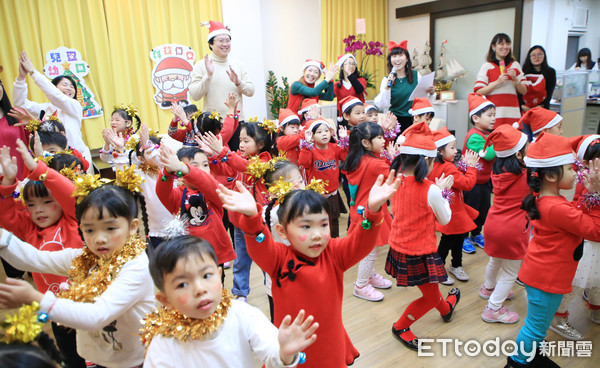 ▲ 智慧聖誕科技傳愛 基市府贈7500名幼兒聖誕禮。（圖／基隆市政府提供）