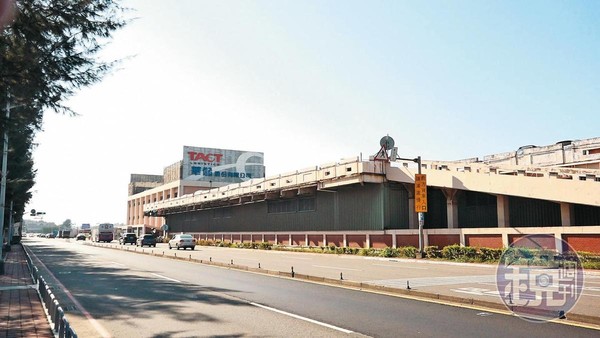 華儲公司十餘年間發生多起走私毒品、違禁品案，海關卻輕縱，遭質疑有特殊待遇。