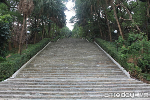 ▲▼           泰山辭修公園階梯  。（圖／記者洪偵源攝）