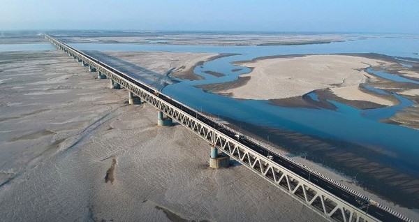 ▲▼印度最長鐵路「博吉比爾橋」。（圖／Chief Minister Assam官方推特）