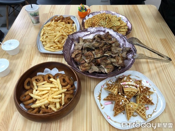 ▲桃園親子館內成立「加力力輕食吧」。