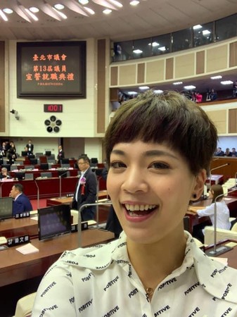台北市新科美女議員鍾沛君過去曾是新聞主播、模特兒。（翻攝鍾沛君臉書）