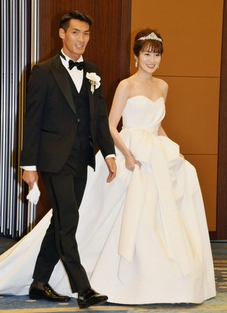 ▲《朝5晚9》高梨臨身穿總價1億婚紗珠寶。（圖／翻攝自日網／Oricon）