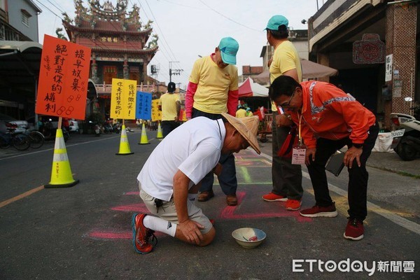 ▲▼往回跑更近！屏東「負能量路跑」關卡全曝光　主辦大絕誘惑…跑友秒噴笑。（圖／周永田授權提供）