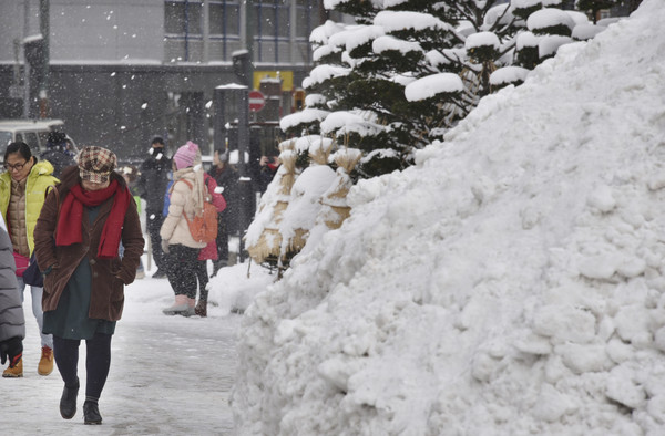 ▲▼日本氣象廳針對北海道與北陸地需發佈暴風雪警報。（圖／達志影像／美聯社）