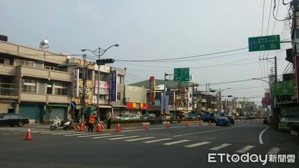 ▲搭接駁公車　墾丁龍磐草原迎曙光▼             。（圖／記者陳崑福翻攝）