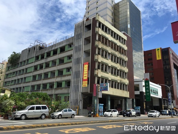 ▲台南市中西區西門路的杏林醫院列名全台10大鬼屋之一，如今傳出可能出售，地方居民樂觀其成。（圖／記者林悅攝）