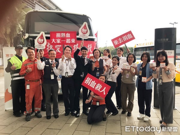 ▲台灣高鐵公司在台南站舉辦「寒冬送暖捐血傳愛」活動，不少員工、過往旅客及熱心民眾紛紛挽袖捐輸熱血。（圖／記者林悅翻攝）