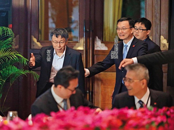 與台北市長柯文哲未來如何合作，也是民進黨下任黨主席的重要課題。圖為雙城論壇柯文哲與上海市副市長周波的會面畫面。（台北市攝影記者聯誼會提供）