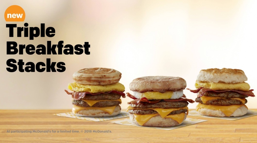 ▲▼美國麥當勞新推出「三層早餐三明治」（Triple Breakfast Stacks）。（圖／翻攝自Facebook／McDonald`s）
