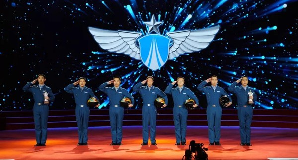 中國空軍航空兵某旅旅長郝井文帶領部隊6次奪得空軍實戰化軍事訓練比武競賽團體第一，10人次奪得「金頭盔」，數量居全中國空軍之首。（圖／翻攝自中國軍網）