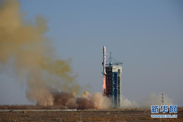 中國成功發射6顆雲海二號衛星和鴻雁星座首顆試驗星，「一箭七星」為2018年度航天發射任務「收官」。（圖／翻攝自新華網）
