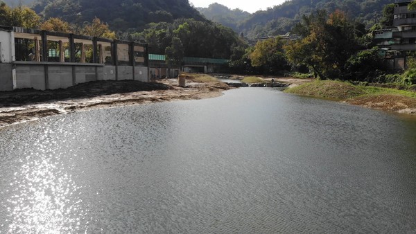 ▼永春陂濕地公園重建後，湖面波光粼粼，彷彿古代詩人迎風遊湖之感。（圖／大地處提供）