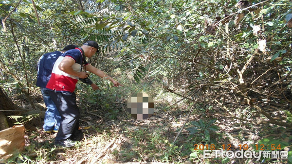 ▲▼上山打獵驚見白骨。（圖／記者吳奕靖翻攝）