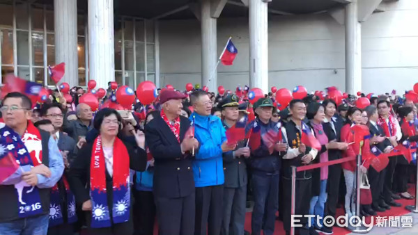 ▲彰化縣政府前廣場舉辦元旦升旗典禮。（圖／記者唐詠絮攝）