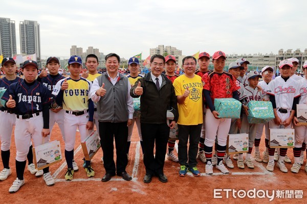 ▲「2019台南市巨人盃國際青少年棒球錦標賽」，元旦起一連5天在台南市熱血競技，台南市長黃偉哲1日親自主持開幕式。（圖／記者林悅翻攝）