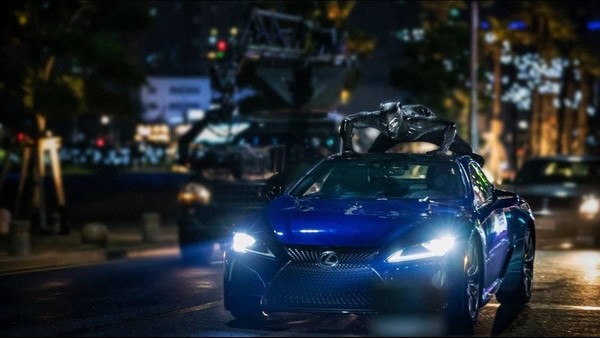 雷神索爾這次開著Lexus打擊外星人　MIB最新電影預告片上演飛車追逐秀（圖／翻攝自SONY、漫威）