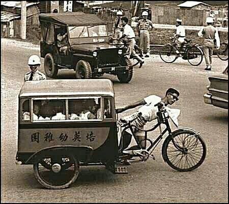 ▲1950年代的人力三輪娃娃車。（圖／翻攝自爆廢公社）