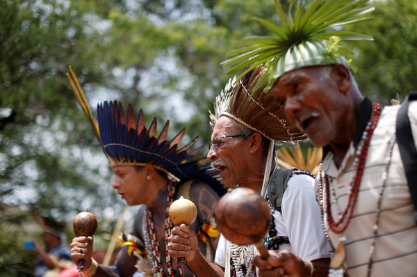 ▲▼巴西原民團體抗議將土地劃分權歸回農業部。（圖／路透）
