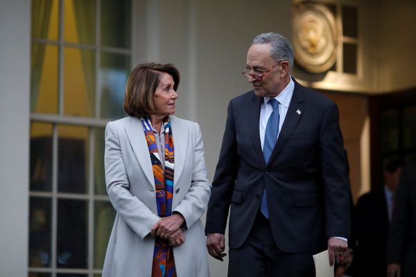 ▲▼民主黨參眾院領袖舒默（Chuck Schumer）和裴洛西（Nancy Pelosi）赴白宮與川普會面。（圖／路透）
