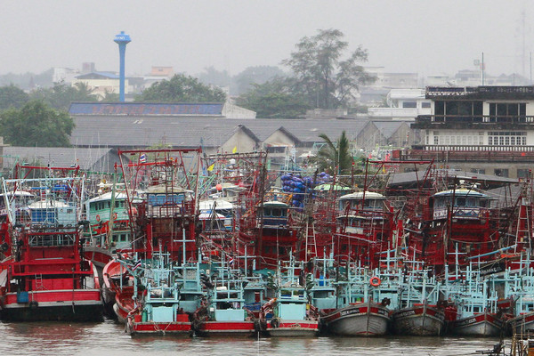 ▲▼輕度颱風帕布（Pabuk ）朝泰國南部前進，漁船已停靠在港口。（圖／路透）