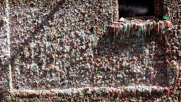 ▲▼西雅圖「口香糖牆」（Gum Wall）（圖／翻攝自FB／@THE GUM WALL）
