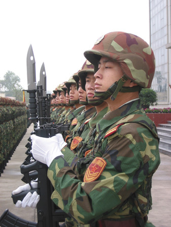 ▲手持95式刺刀的解放軍士兵。（圖／翻攝自維基百科）