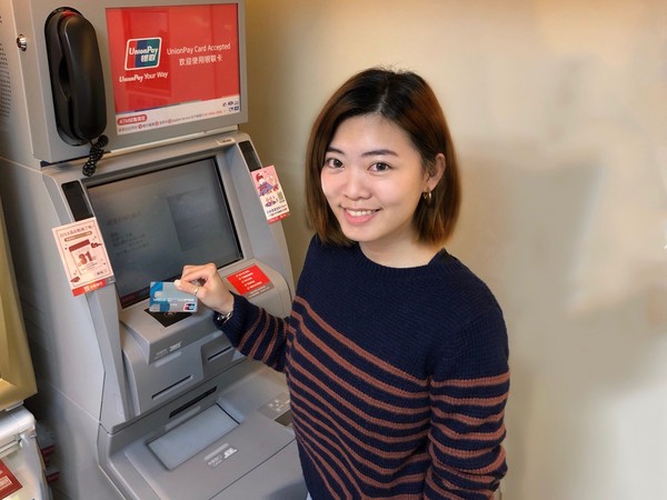 ▲▼銀聯卡即日起可在ATM「閃付提款」。（圖／台新銀行提供）