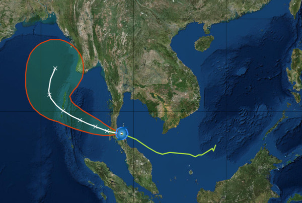 ▲▼中央氣象局4日20時路徑潛勢預測園(圖)顯示，「帕布」今(5)日將成為有記錄以來第1個穿過「馬來半島中部」的颱風；也是有史以來第1個由「太平洋」進入「印度洋」的颱風。（圖／翻攝「三立準氣象·老大洩天機」專欄）