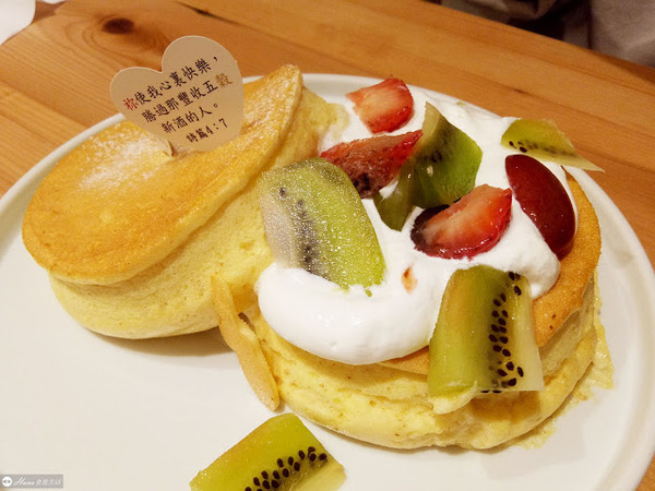 甜點控必朝聖！台北「厚舒芙蕾鬆餅」雞蛋香飄散、鬆軟Q彈