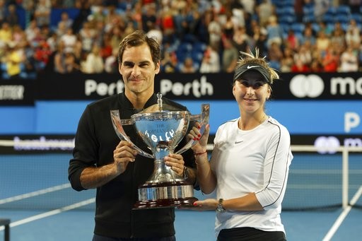 ▲費德勒(Roger Federer)和本西奇(Belinda Bencic)奪下2019霍普曼盃冠軍。（圖／達志影像／美聯社）