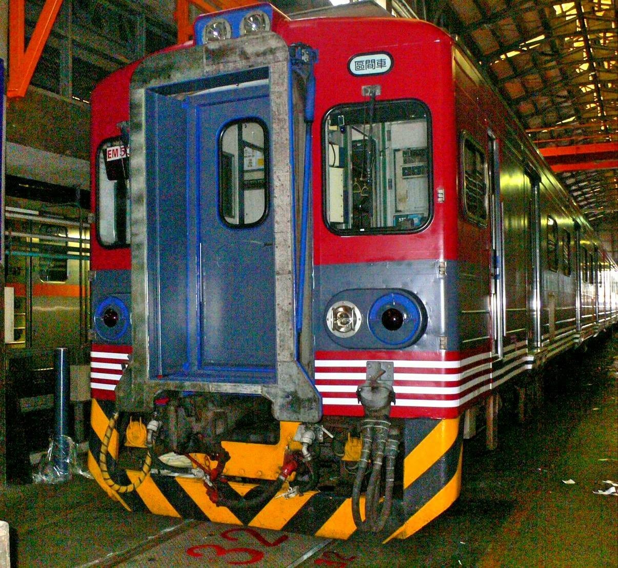 ▲▼台鐵與日本信濃鐵道互換塗裝彩繪列車。（圖/台鐵提供）