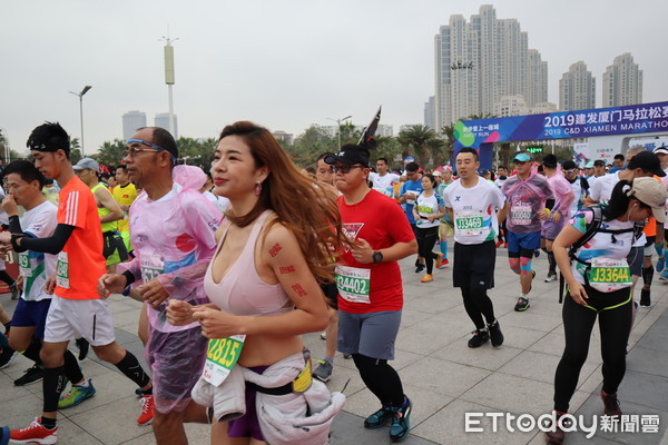 ▲廈門馬拉松開跑,衣索比亞選手包辦男、女前三,跑者,跑步。（圖／記者蔡紹堅攝）