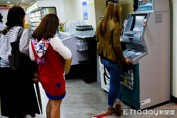 ▲▼ATM,提款機,提款,匯款,婦女安全,7-11,便利店（圖／記者張一中攝）