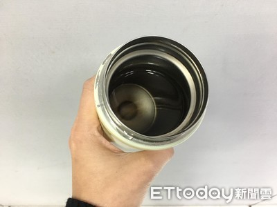保溫杯裝「4飲品」是在養細菌！　醫示警2小時內沒喝完不妙了