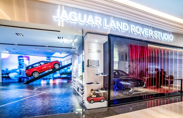 時尚貴婦也能來賞車　Jaguar Land Rover Studio正式進駐微風南山（圖／翻攝自Jaguar Land Rover）