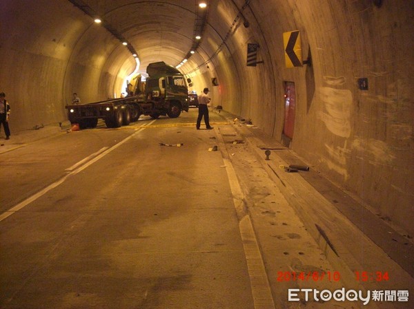 ▲▼新北警首創試辦交通管制預警系統，希望提升員警值勤安全。（圖／記者林煒傑翻攝）