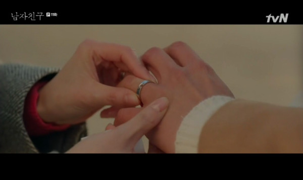▲▼《男朋友》朴寶劍和宋慧喬交換戒指。（圖／翻攝自tvN）