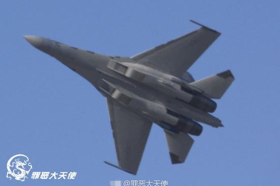 疑似最新的殲-16H曝光，不久後將交付中國海航藉以替換老舊的殲轟-7「飛豹」戰機。（圖／翻攝自大陸網站）