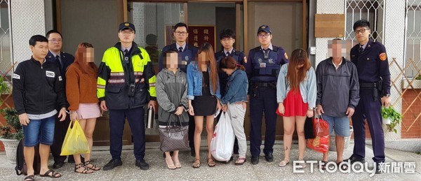 ▲北港警分局再查緝到逾期停留的2男5女越籍旅客。（圖／記者唐詠絮翻攝）