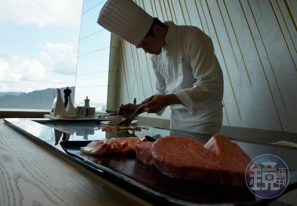 「The Ukai Taipei」提供米其林級的鐵板燒料理。