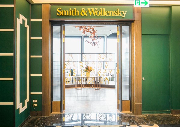 「Simth & Wollensky」在紐約已有超過40年歷史，是相當出名的老牌頂級牛排館。（圖片由Smith & Wollensky台北店提供）