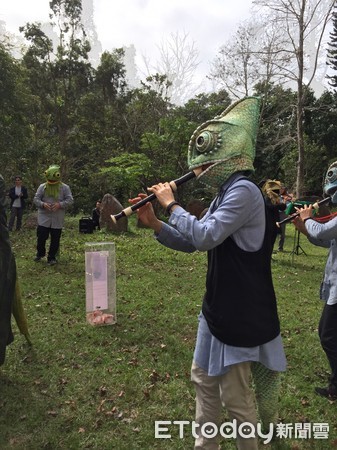 ▲共老團「蜥友嬉遊音樂快閃」　募款所得做愛心。（圖／記者陳凱力翻攝）