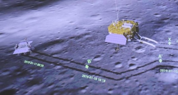 ▲▼在北京航天飛行控制中心大屏幕上拍攝的著陸器（右）和巡視器互拍畫面。（圖／新華社）