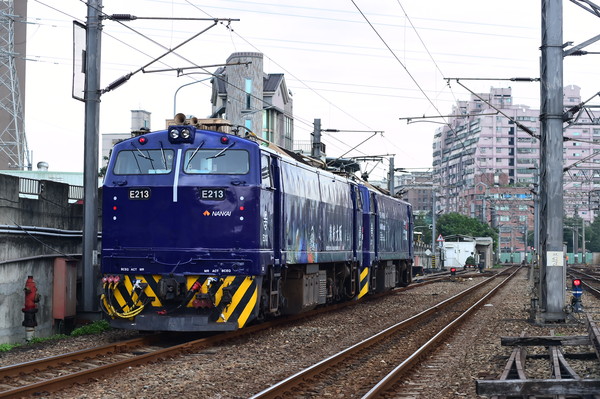 ▲▼台日合作，台鐵攜手南海電鐵推出彩繪列車。（圖／鐵道迷提供）