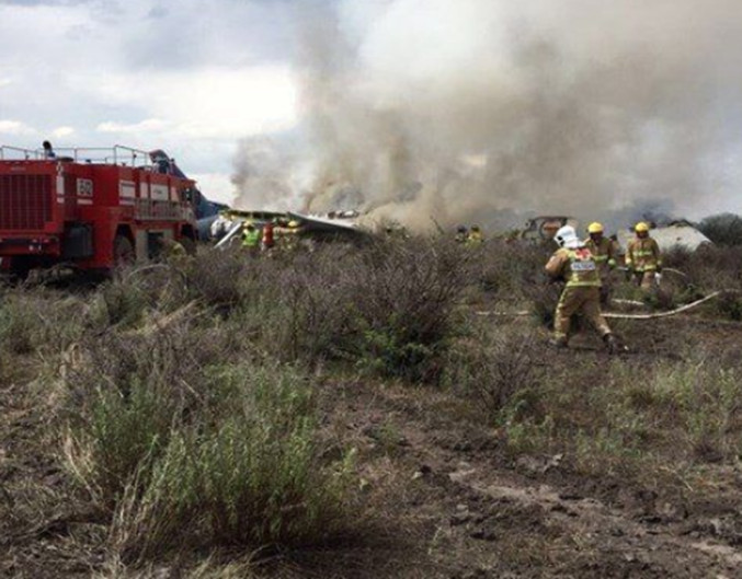 ▲▼ 伊朗德黑蘭一架波音貨機墜落 。（圖／翻攝自推特／m_bizar）