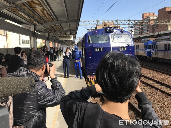 ▲南海電鐵彩繪列車。（圖／記者賴文萱攝）