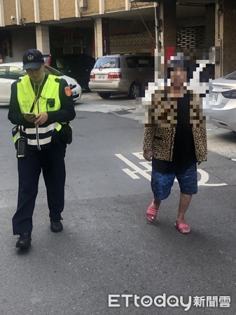 ▲台南市警六分局金華派出所警員林于翔（左）、張翡舒等人，積極助人將75歲失智婦平安送返家。（圖／記者林悅翻攝，下同）