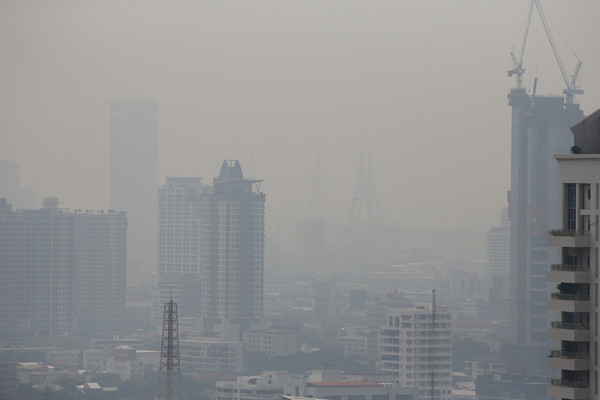 ▲▼曼谷霧霾嚴重，空氣品質達到危害等級。（圖／路透社）